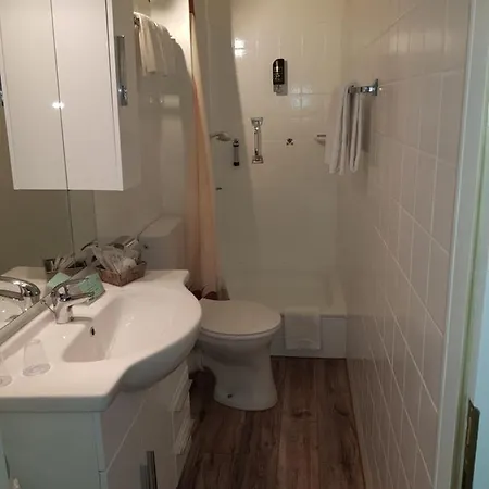 Zur Schoenen Aussicht 3*