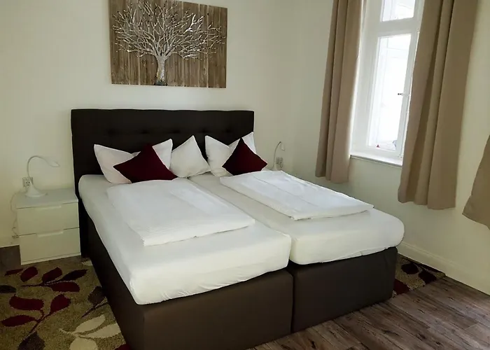 Zur Schoenen Aussicht Casa de hóspedes 3*